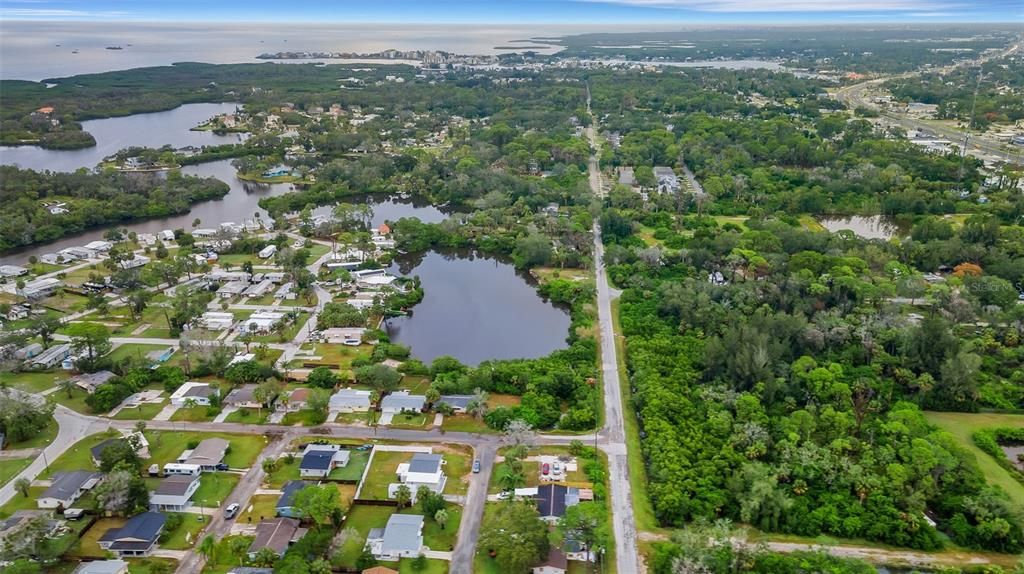 待售: $163,000 (2 贝兹, 1 浴室, 912 平方英尺)