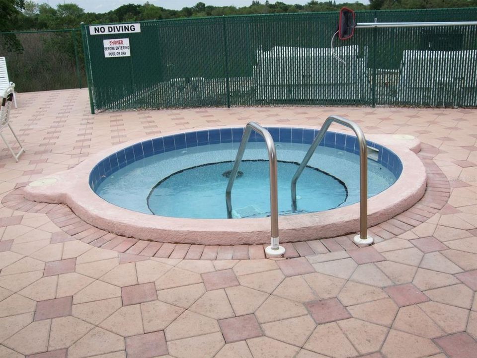 待售: $174,000 (2 贝兹, 2 浴室, 1354 平方英尺)