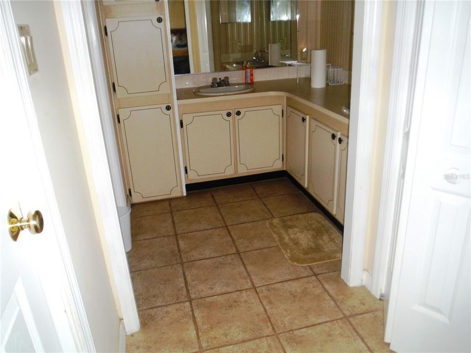 待售: $174,000 (2 贝兹, 2 浴室, 1354 平方英尺)