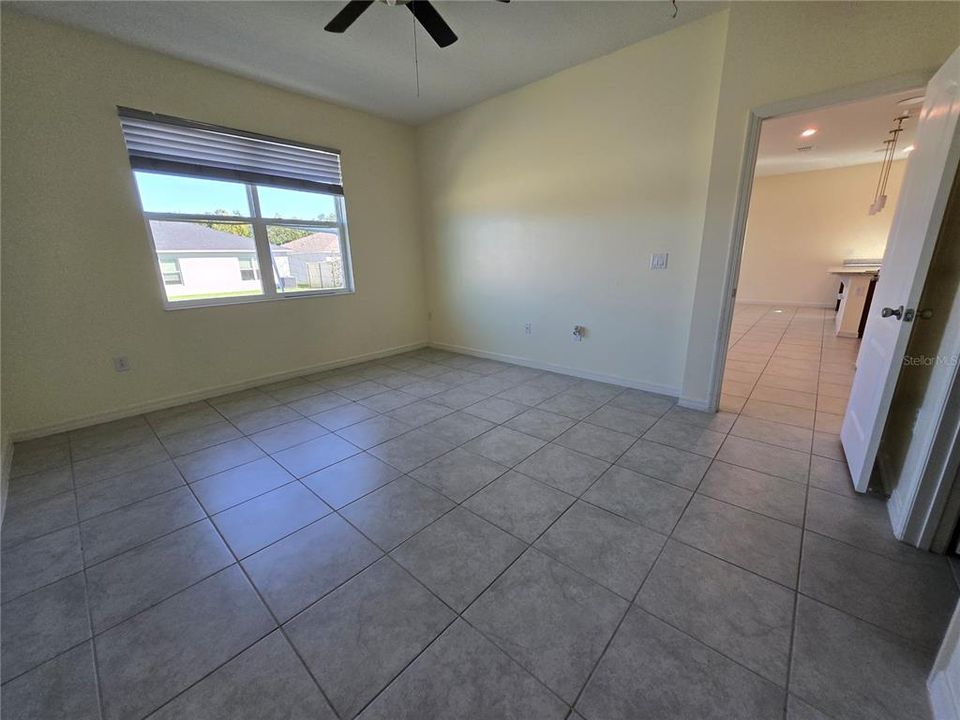 For Rent: $2,000 (4 beds, 2 baths, 1701 Square Feet)