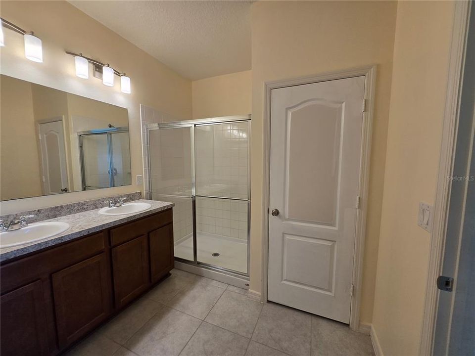 For Rent: $2,000 (4 beds, 2 baths, 1701 Square Feet)