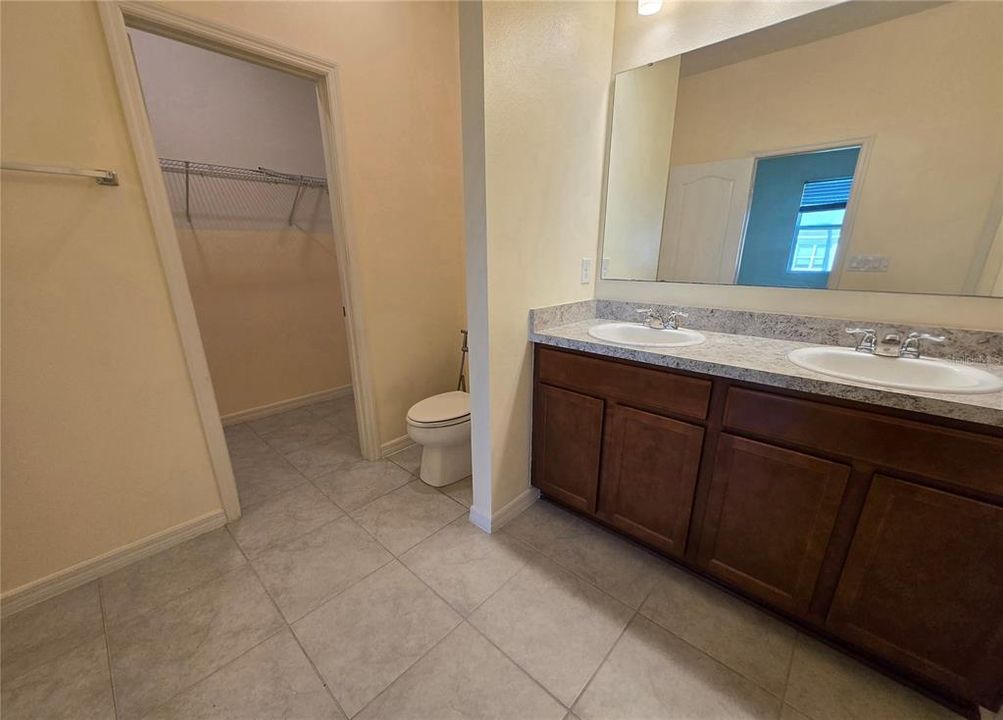 For Rent: $2,000 (4 beds, 2 baths, 1701 Square Feet)