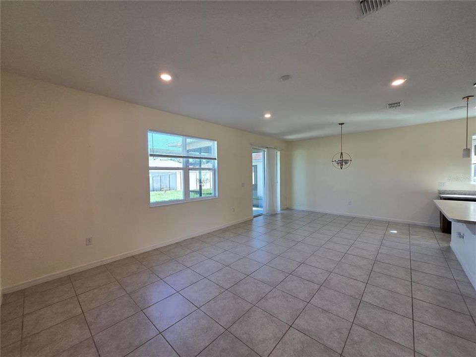 For Rent: $2,000 (4 beds, 2 baths, 1701 Square Feet)