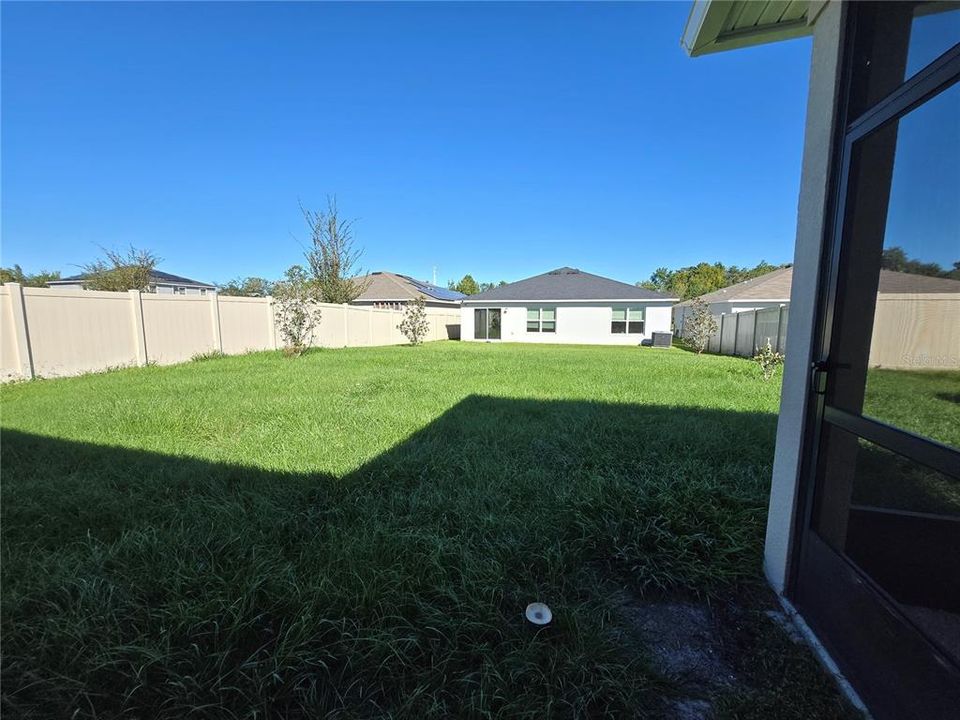 For Rent: $2,000 (4 beds, 2 baths, 1701 Square Feet)