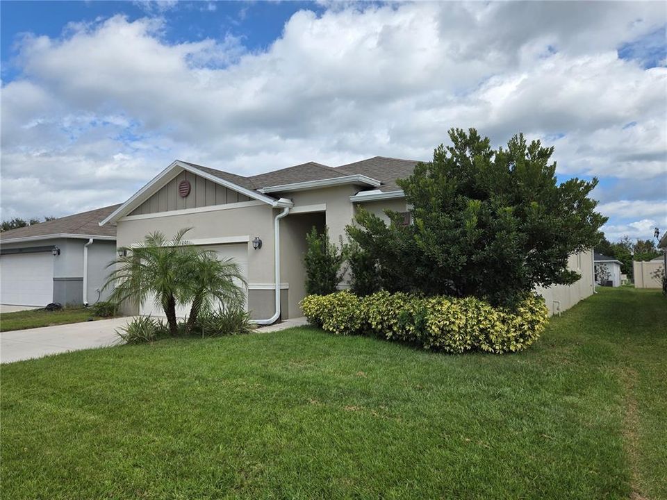 For Rent: $2,000 (4 beds, 2 baths, 1701 Square Feet)