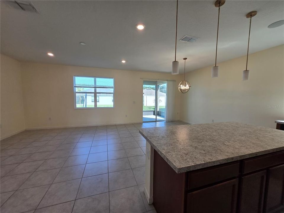 For Rent: $2,000 (4 beds, 2 baths, 1701 Square Feet)