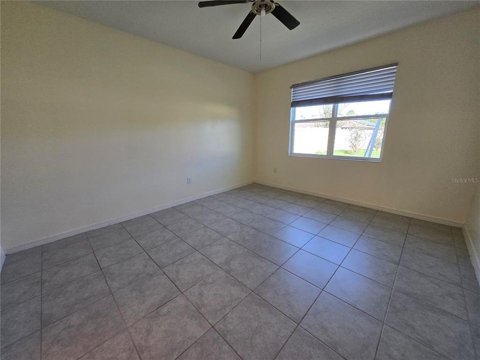 For Rent: $2,000 (4 beds, 2 baths, 1701 Square Feet)