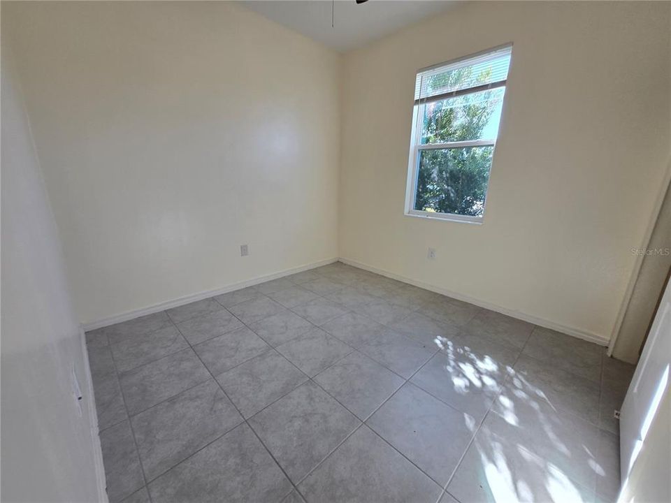 For Rent: $2,000 (4 beds, 2 baths, 1701 Square Feet)