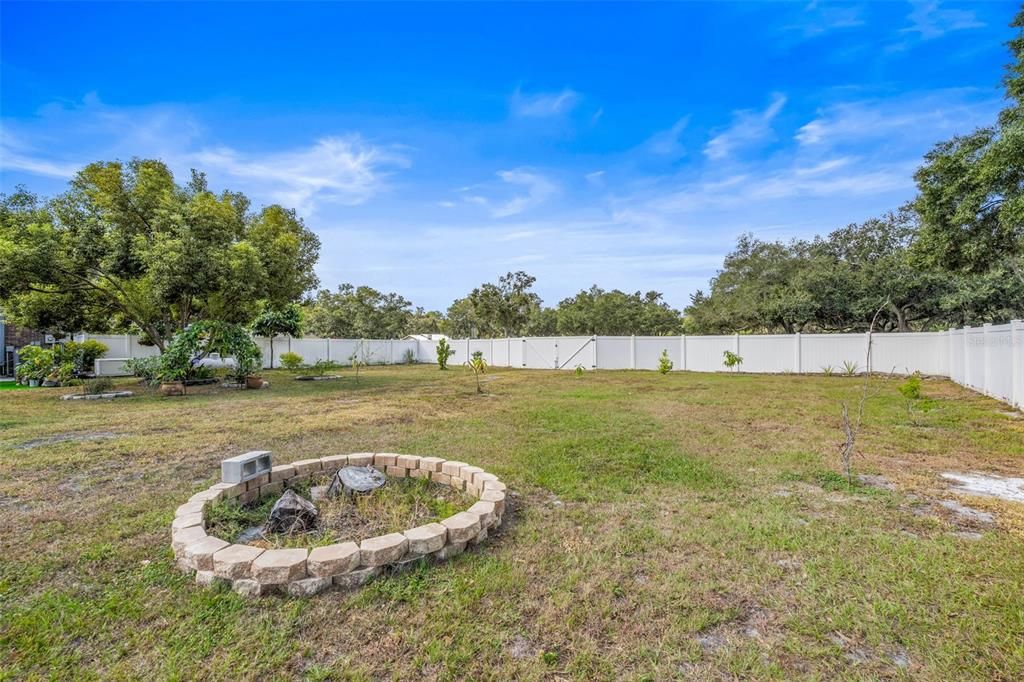 En Venta: $699,900 (3 camas, 3 baños, 2465 Pies cuadrados)