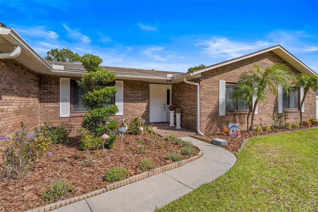 En Venta: $699,900 (3 camas, 3 baños, 2465 Pies cuadrados)