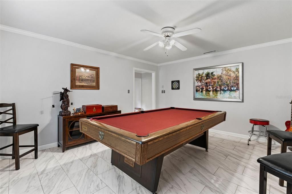 En Venta: $699,900 (3 camas, 3 baños, 2465 Pies cuadrados)