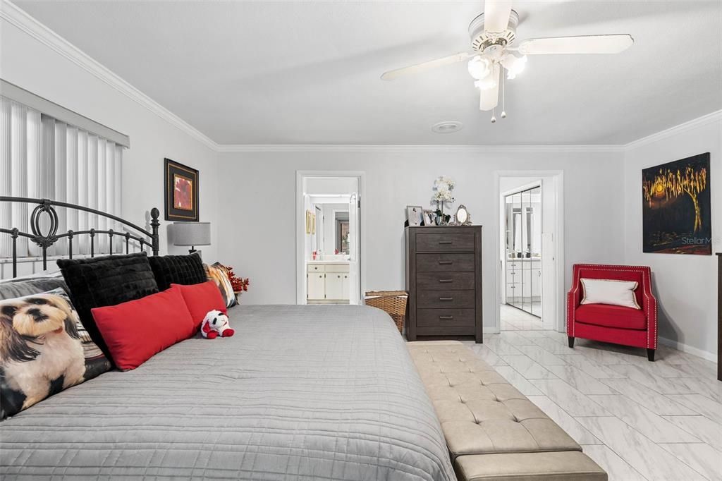 En Venta: $699,900 (3 camas, 3 baños, 2465 Pies cuadrados)