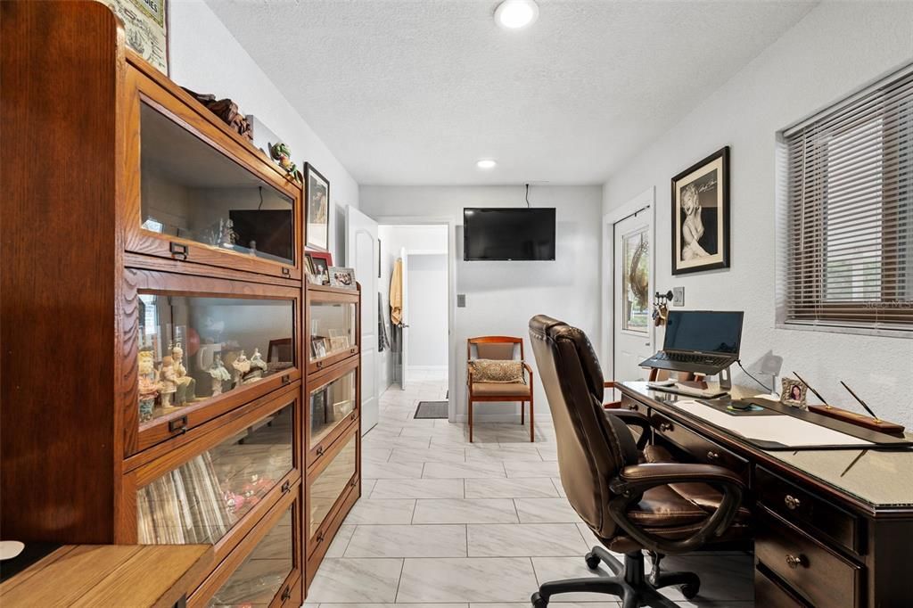 En Venta: $699,900 (3 camas, 3 baños, 2465 Pies cuadrados)