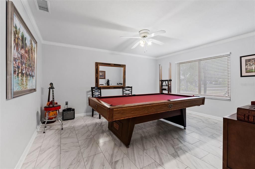 En Venta: $699,900 (3 camas, 3 baños, 2465 Pies cuadrados)