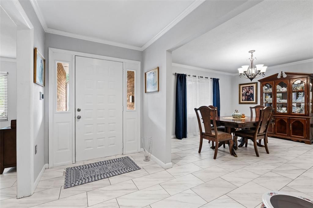 En Venta: $699,900 (3 camas, 3 baños, 2465 Pies cuadrados)