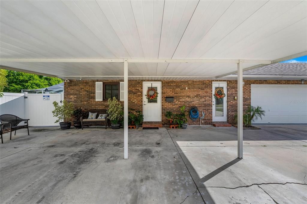 En Venta: $699,900 (3 camas, 3 baños, 2465 Pies cuadrados)