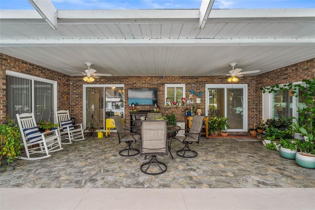 En Venta: $699,900 (3 camas, 3 baños, 2465 Pies cuadrados)