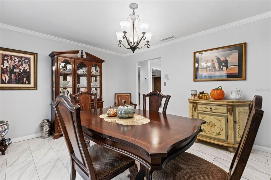 En Venta: $699,900 (3 camas, 3 baños, 2465 Pies cuadrados)