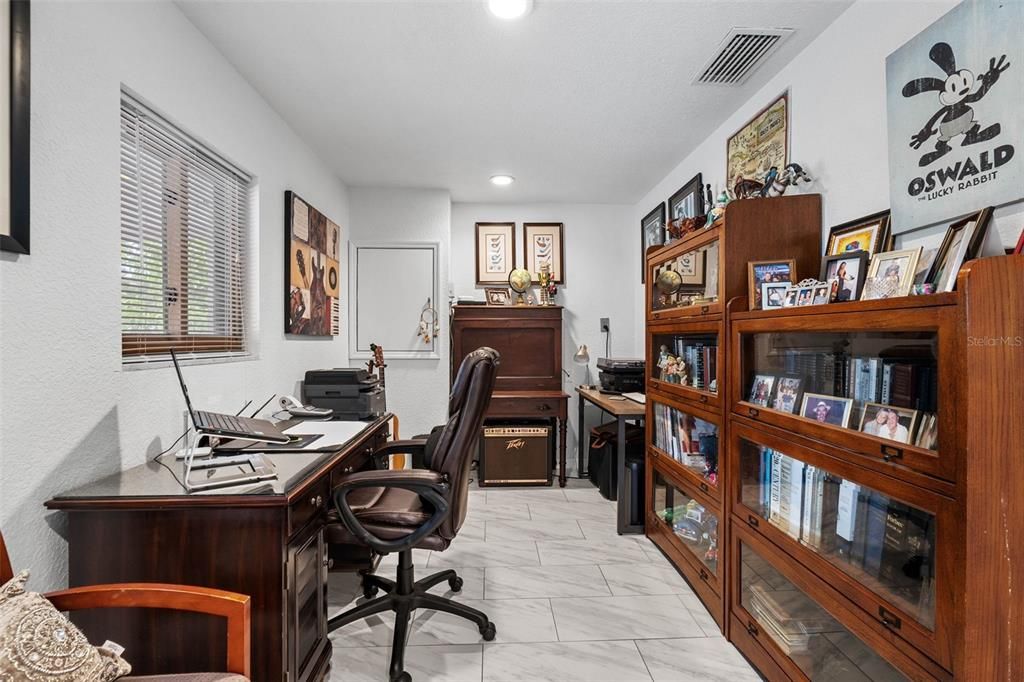 En Venta: $699,900 (3 camas, 3 baños, 2465 Pies cuadrados)