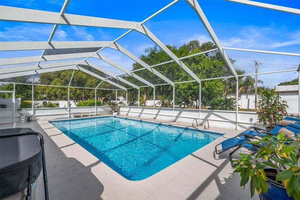 En Venta: $699,900 (3 camas, 3 baños, 2465 Pies cuadrados)