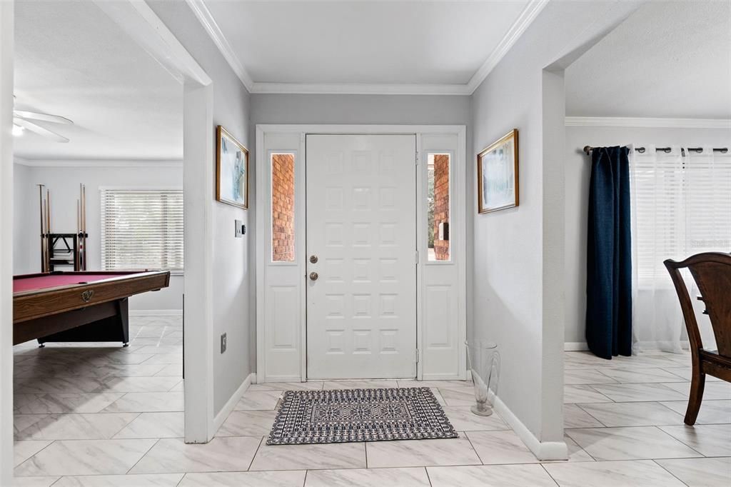 En Venta: $699,900 (3 camas, 3 baños, 2465 Pies cuadrados)