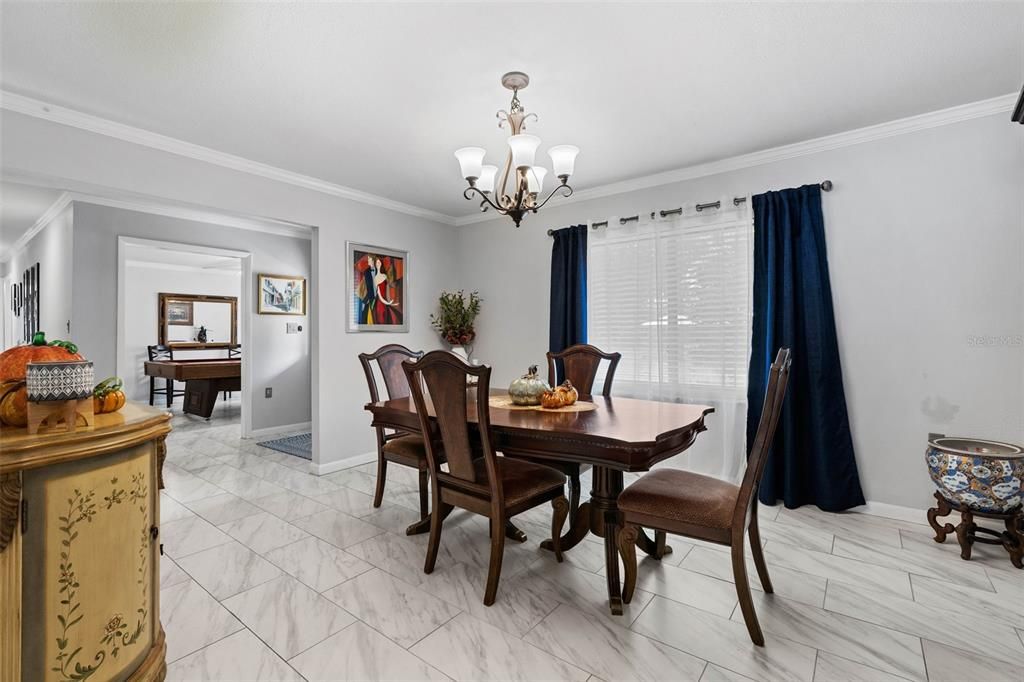 En Venta: $699,900 (3 camas, 3 baños, 2465 Pies cuadrados)