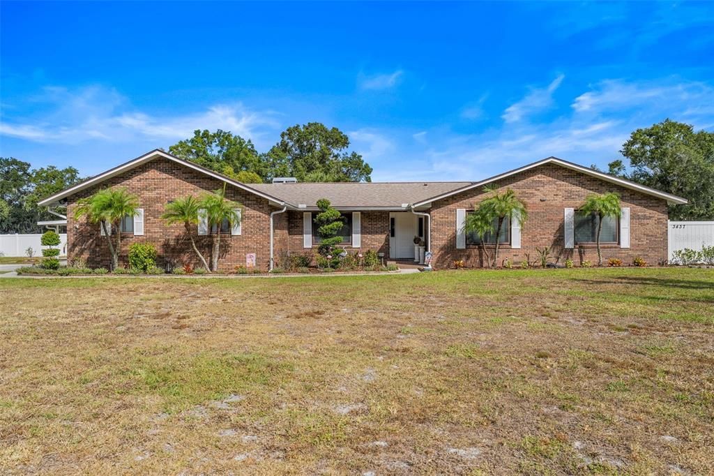 En Venta: $699,900 (3 camas, 3 baños, 2465 Pies cuadrados)