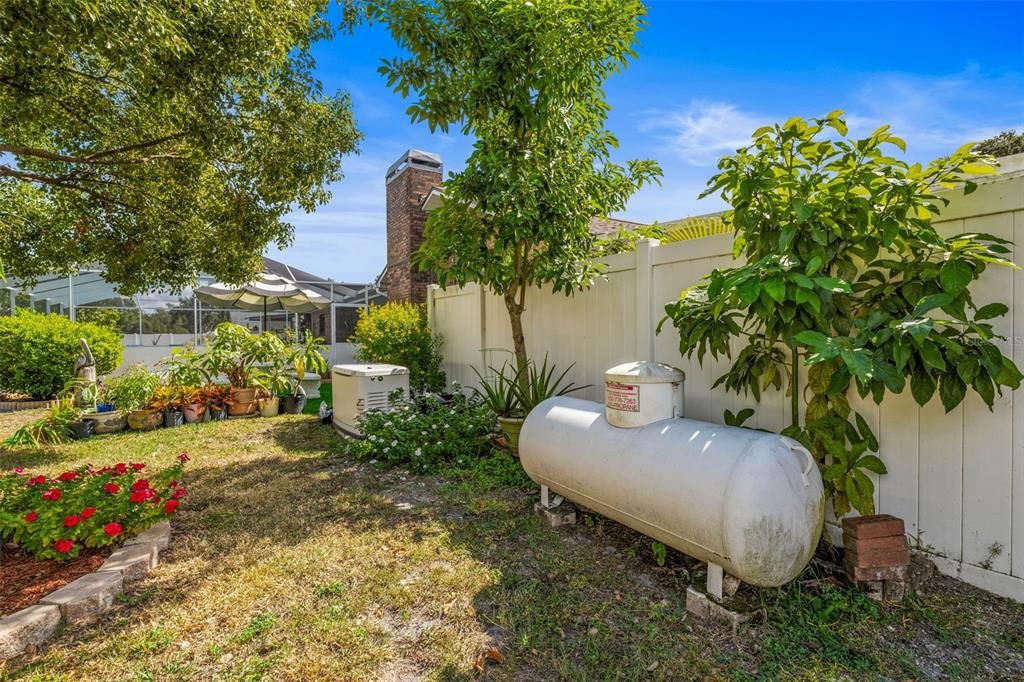 En Venta: $699,900 (3 camas, 3 baños, 2465 Pies cuadrados)