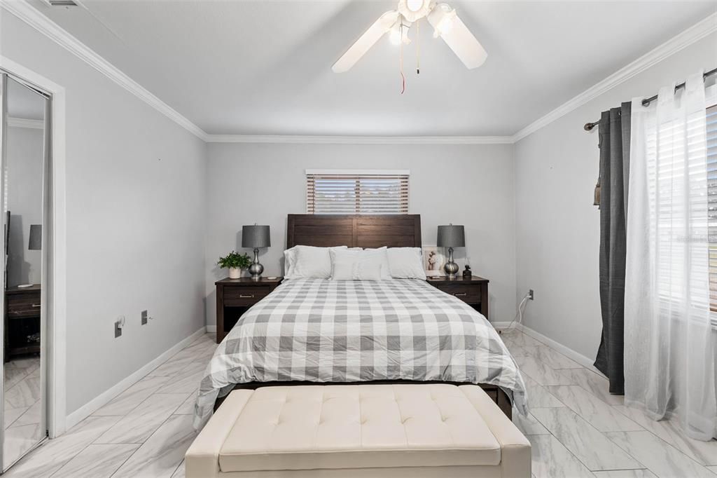 En Venta: $699,900 (3 camas, 3 baños, 2465 Pies cuadrados)