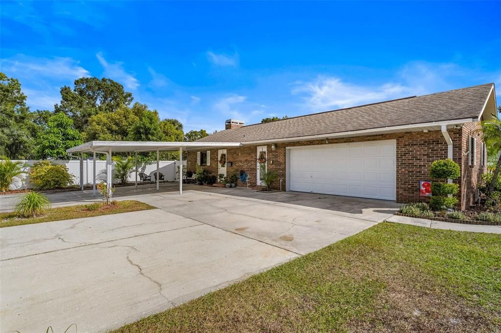 En Venta: $699,900 (3 camas, 3 baños, 2465 Pies cuadrados)