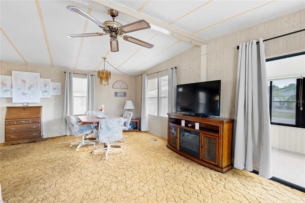 待售: $133,500 (2 贝兹, 2 浴室, 1056 平方英尺)