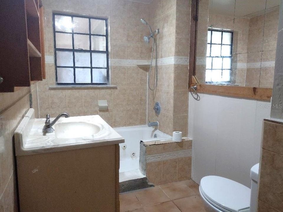 For Sale: $395,000 (4 beds, 1 baths, 1752 Square Feet)