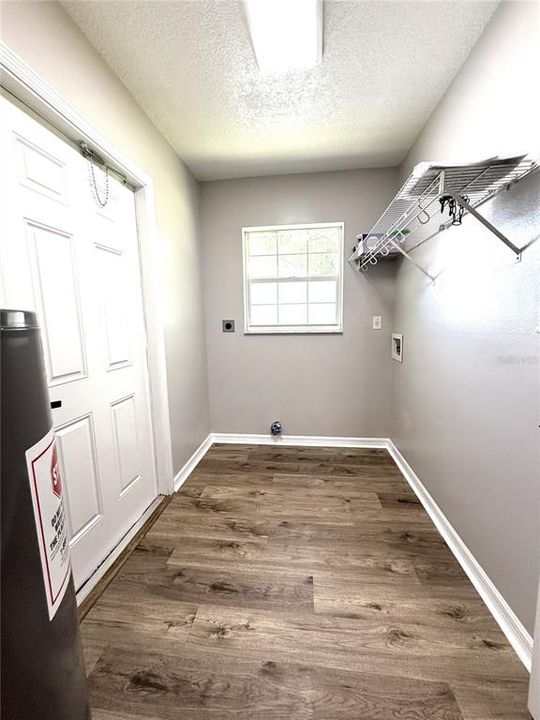 For Sale: $335,000 (3 beds, 2 baths, 1194 Square Feet)