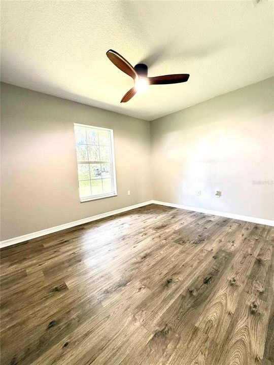 For Sale: $335,000 (3 beds, 2 baths, 1194 Square Feet)