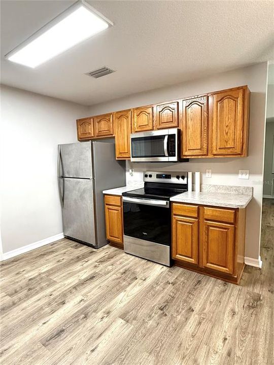 For Sale: $335,000 (3 beds, 2 baths, 1194 Square Feet)