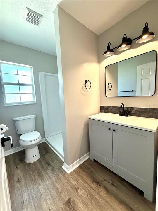 For Sale: $335,000 (3 beds, 2 baths, 1194 Square Feet)