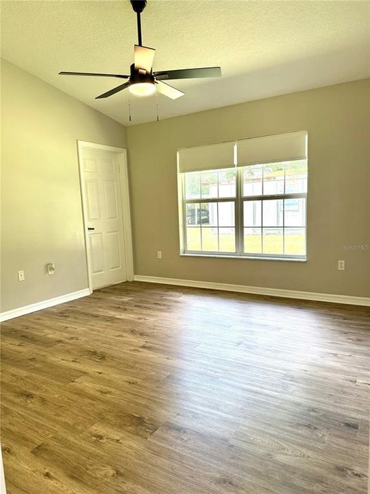 For Sale: $335,000 (3 beds, 2 baths, 1194 Square Feet)