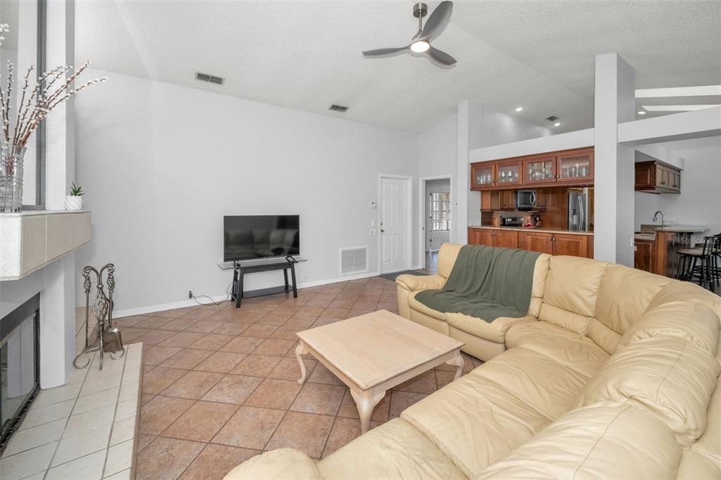 На продажу: $620,000 (4 спален, 2 ванн, 2305 Квадратных фут)