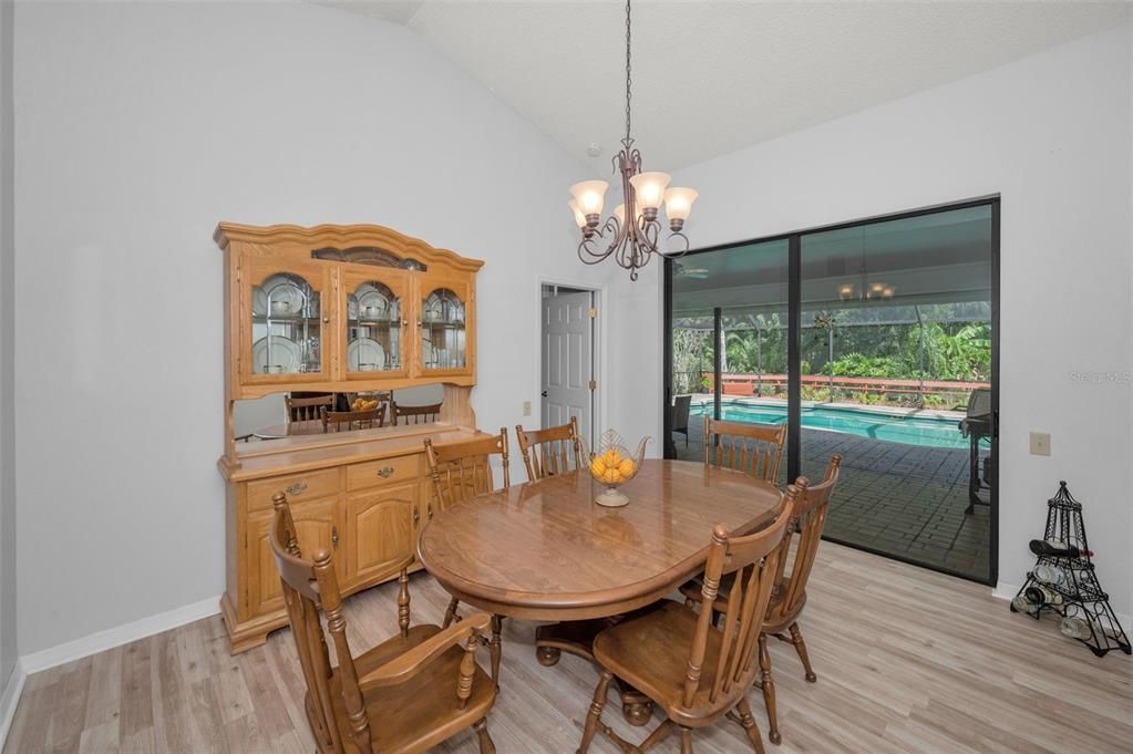 На продажу: $620,000 (4 спален, 2 ванн, 2305 Квадратных фут)