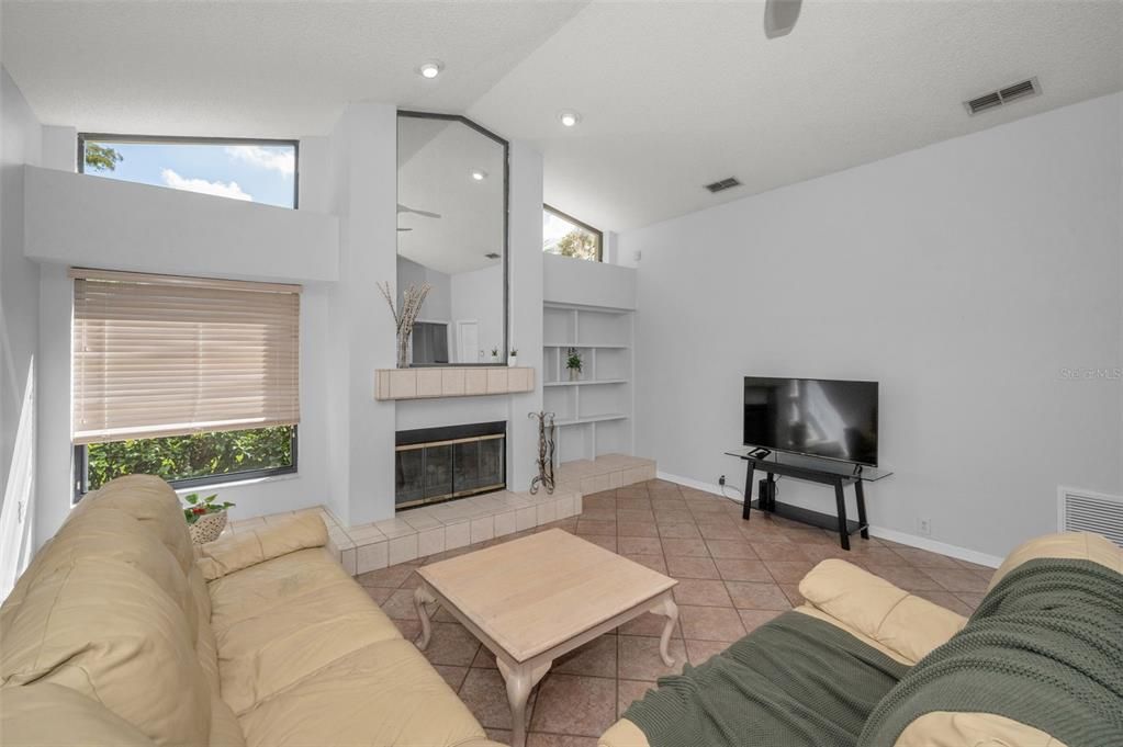 На продажу: $620,000 (4 спален, 2 ванн, 2305 Квадратных фут)