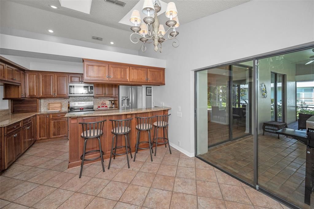 На продажу: $620,000 (4 спален, 2 ванн, 2305 Квадратных фут)