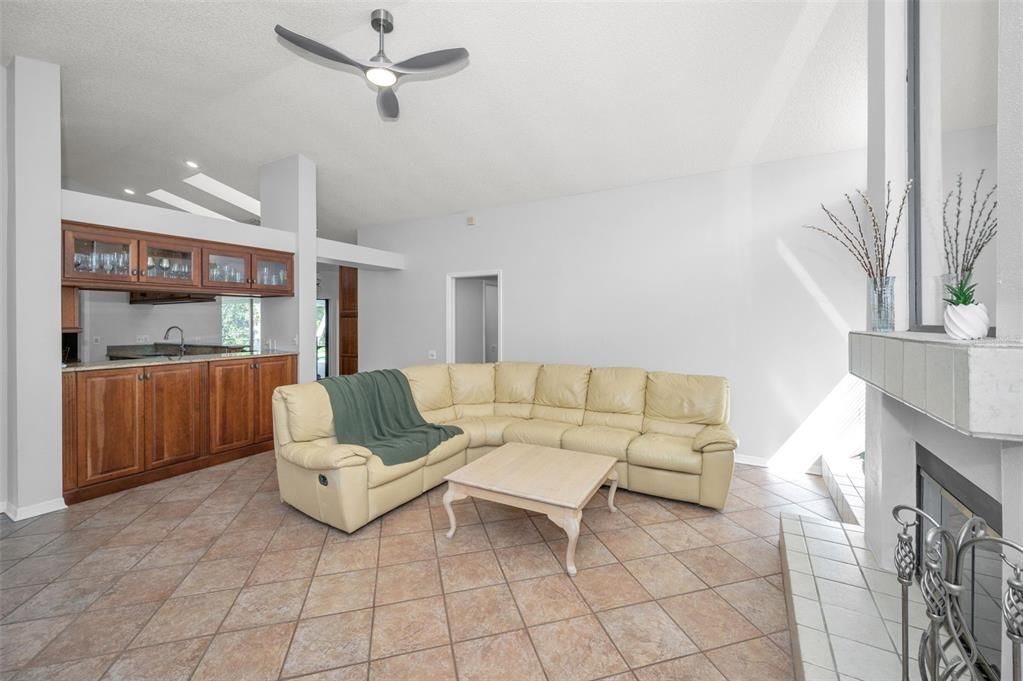 На продажу: $620,000 (4 спален, 2 ванн, 2305 Квадратных фут)