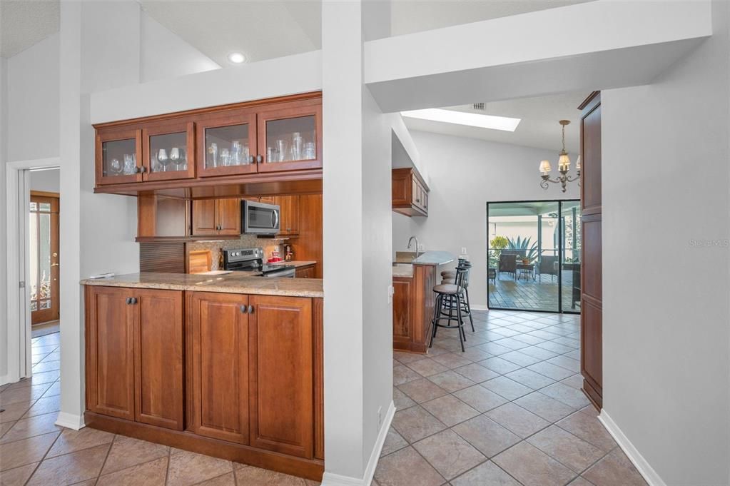 На продажу: $620,000 (4 спален, 2 ванн, 2305 Квадратных фут)