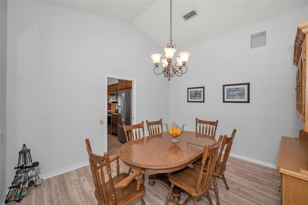 На продажу: $620,000 (4 спален, 2 ванн, 2305 Квадратных фут)