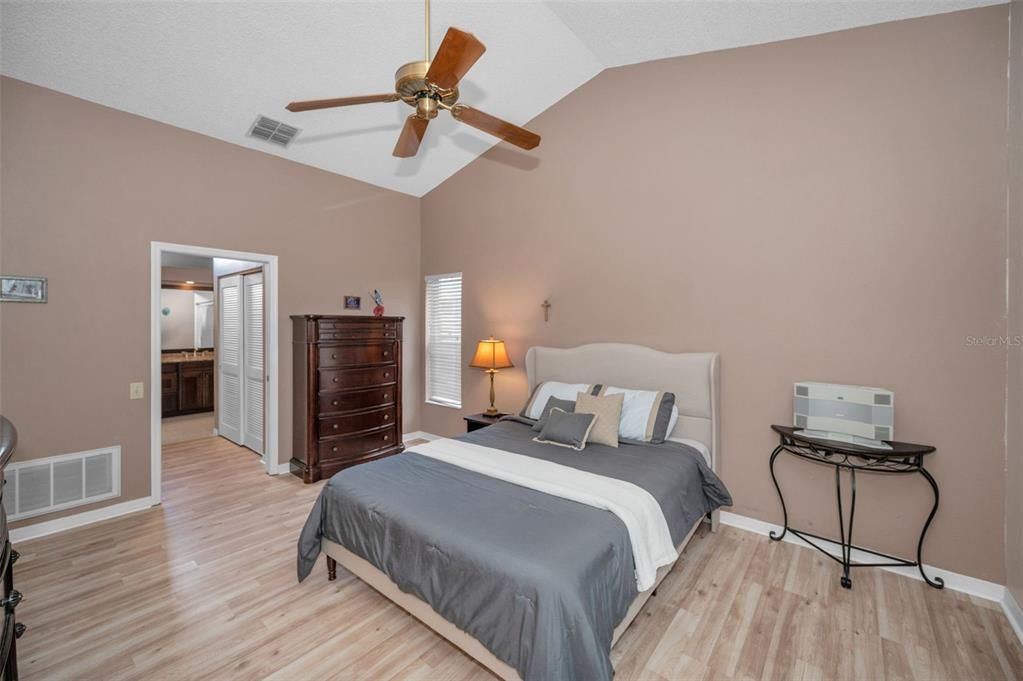 На продажу: $620,000 (4 спален, 2 ванн, 2305 Квадратных фут)