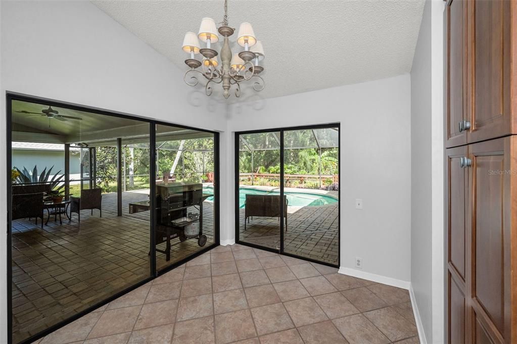 На продажу: $620,000 (4 спален, 2 ванн, 2305 Квадратных фут)