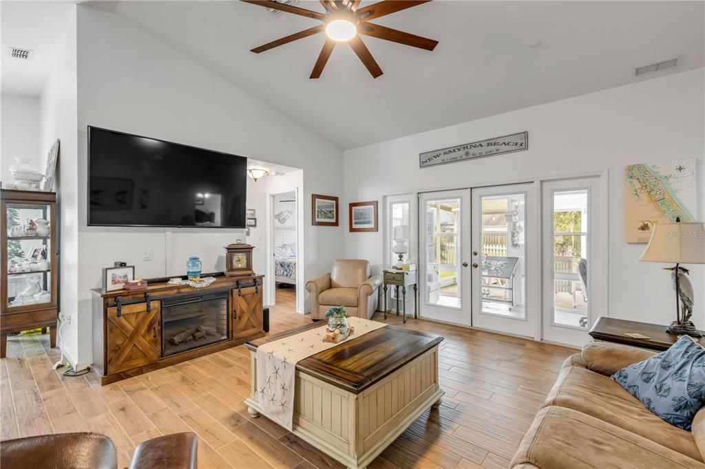 待售: $310,000 (2 贝兹, 2 浴室, 1235 平方英尺)