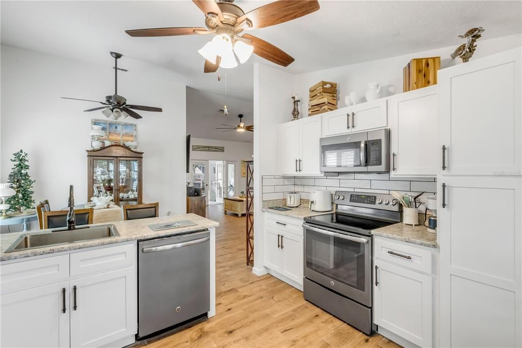 待售: $310,000 (2 贝兹, 2 浴室, 1235 平方英尺)