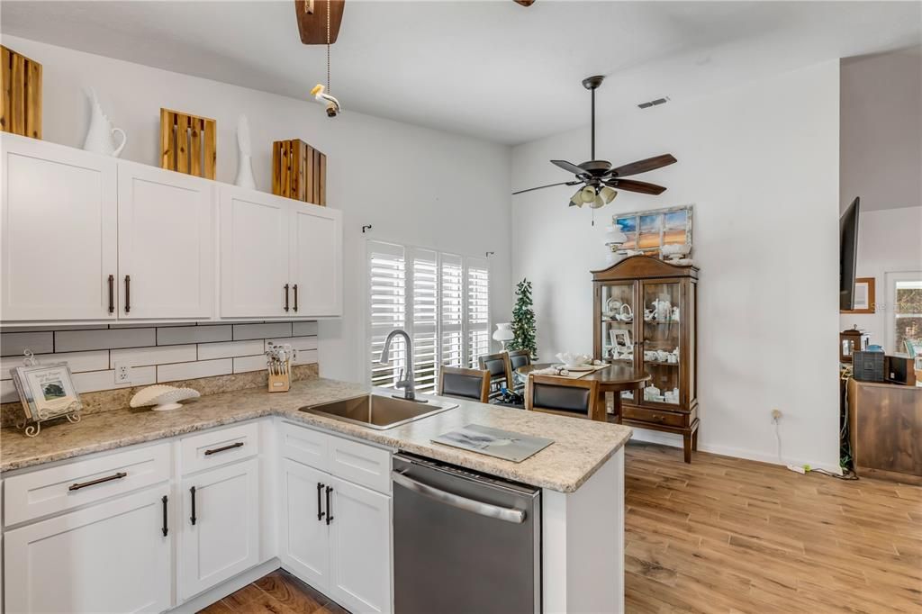 待售: $310,000 (2 贝兹, 2 浴室, 1235 平方英尺)