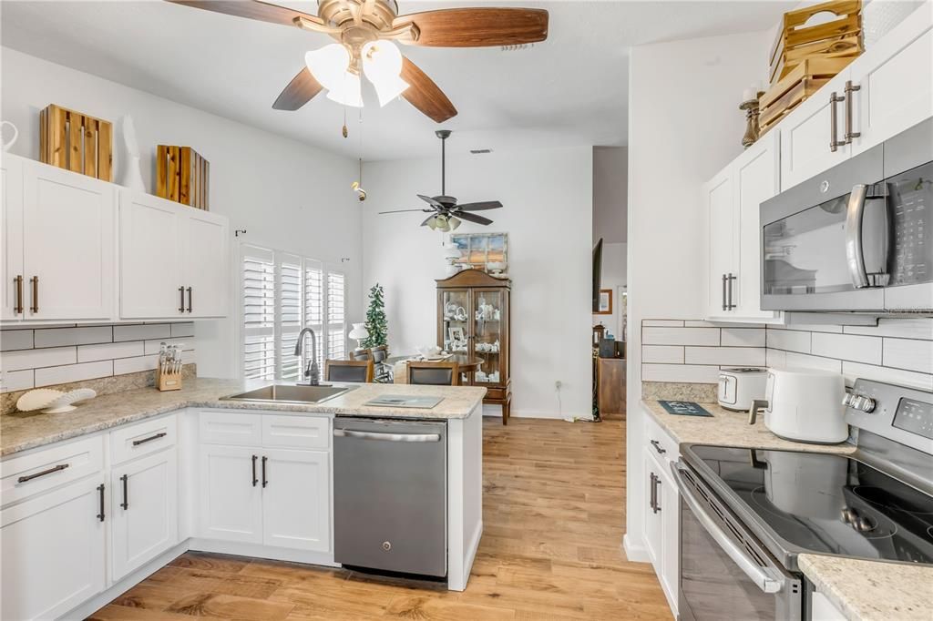 待售: $310,000 (2 贝兹, 2 浴室, 1235 平方英尺)